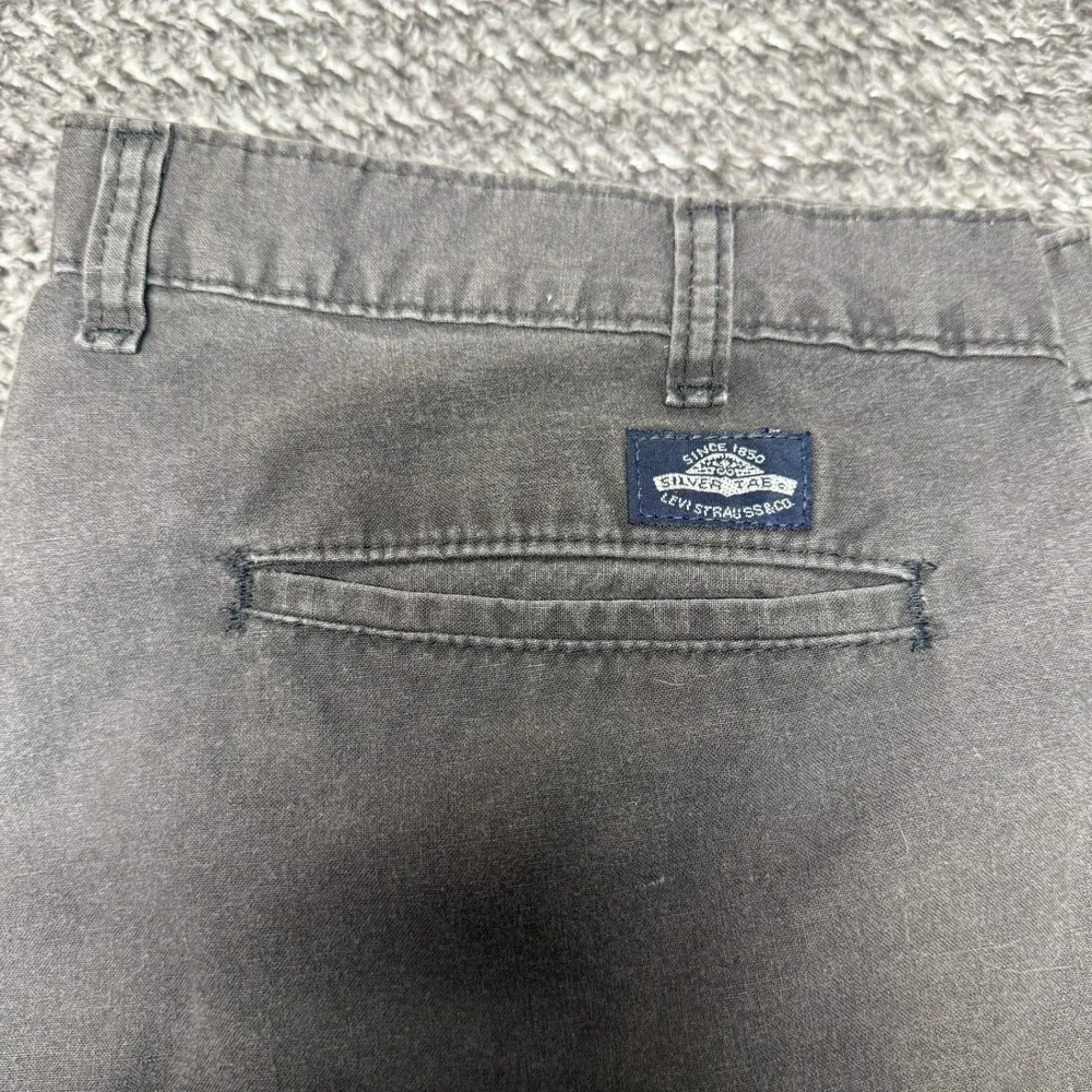 VTG Levis Silver Tab Mens Pleated Pants Chinos 36x30‎ Gray Casual Relaxed Fit